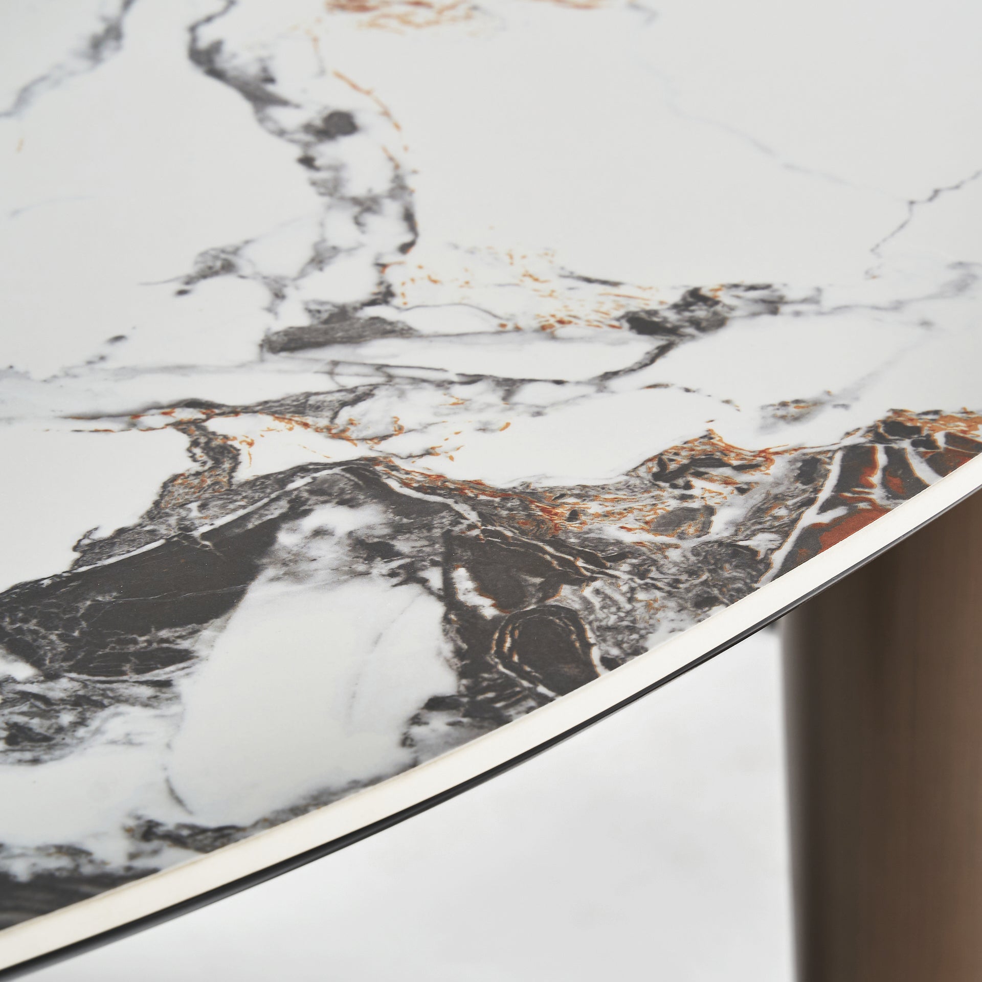 LAGGAN DINING TABLE